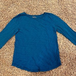 Super comfy blue long sleeve basic gap shirt